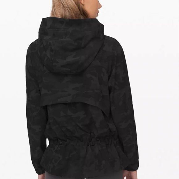 lululemon athletica Jackets & Blazers - NWT Lululemon Pack It Up Jacket, Sz 4, Incognito Camo Multi Grey